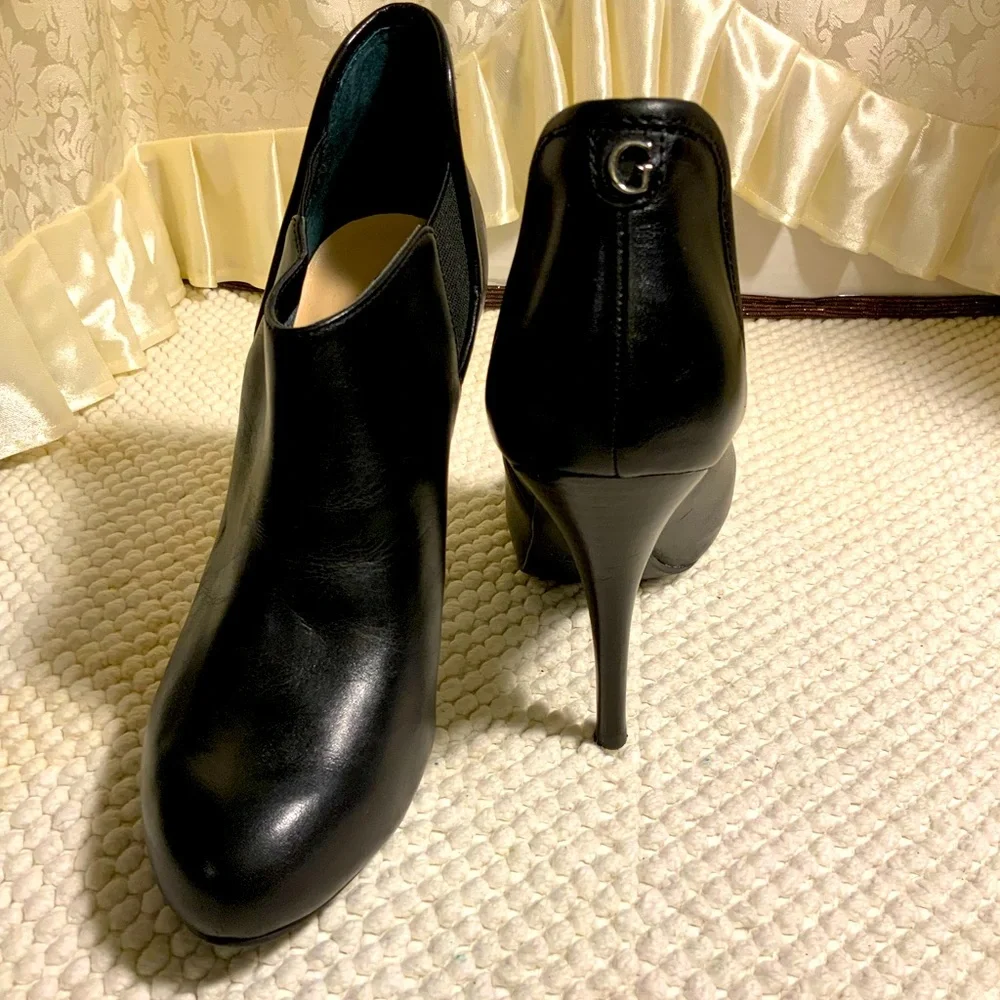 GUESS - Picture 1 of 9